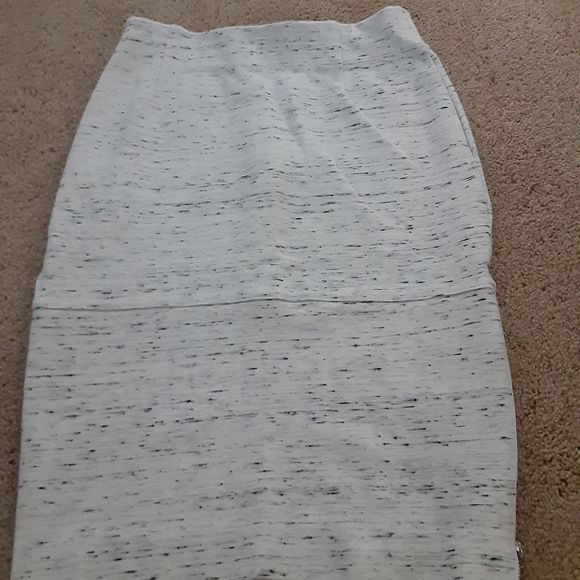 Wilfred Pencil Skirt - Picture 4 of 4